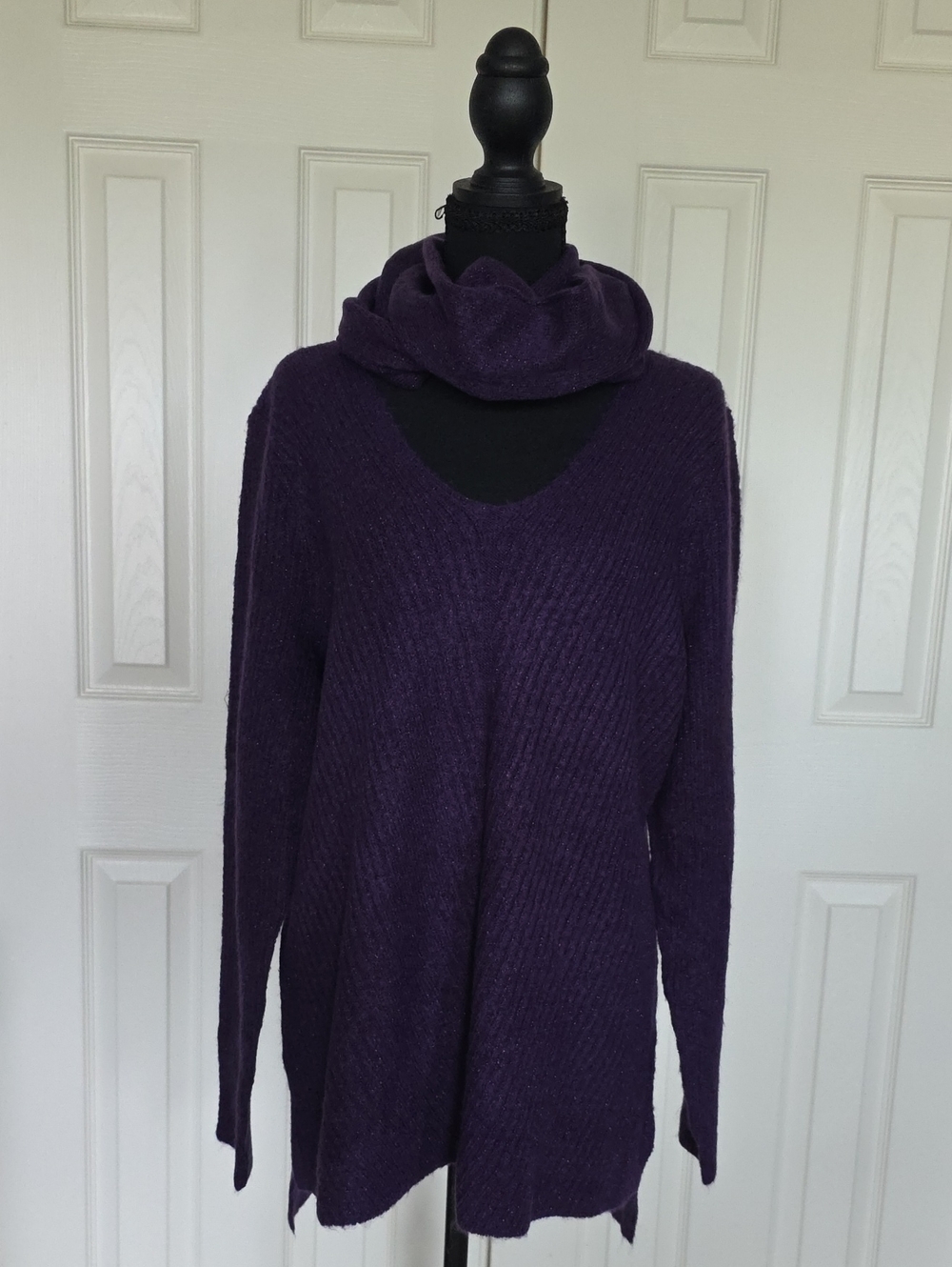Liz Claiborne Deep Purple V-Neck Sweater With Matching Scarf